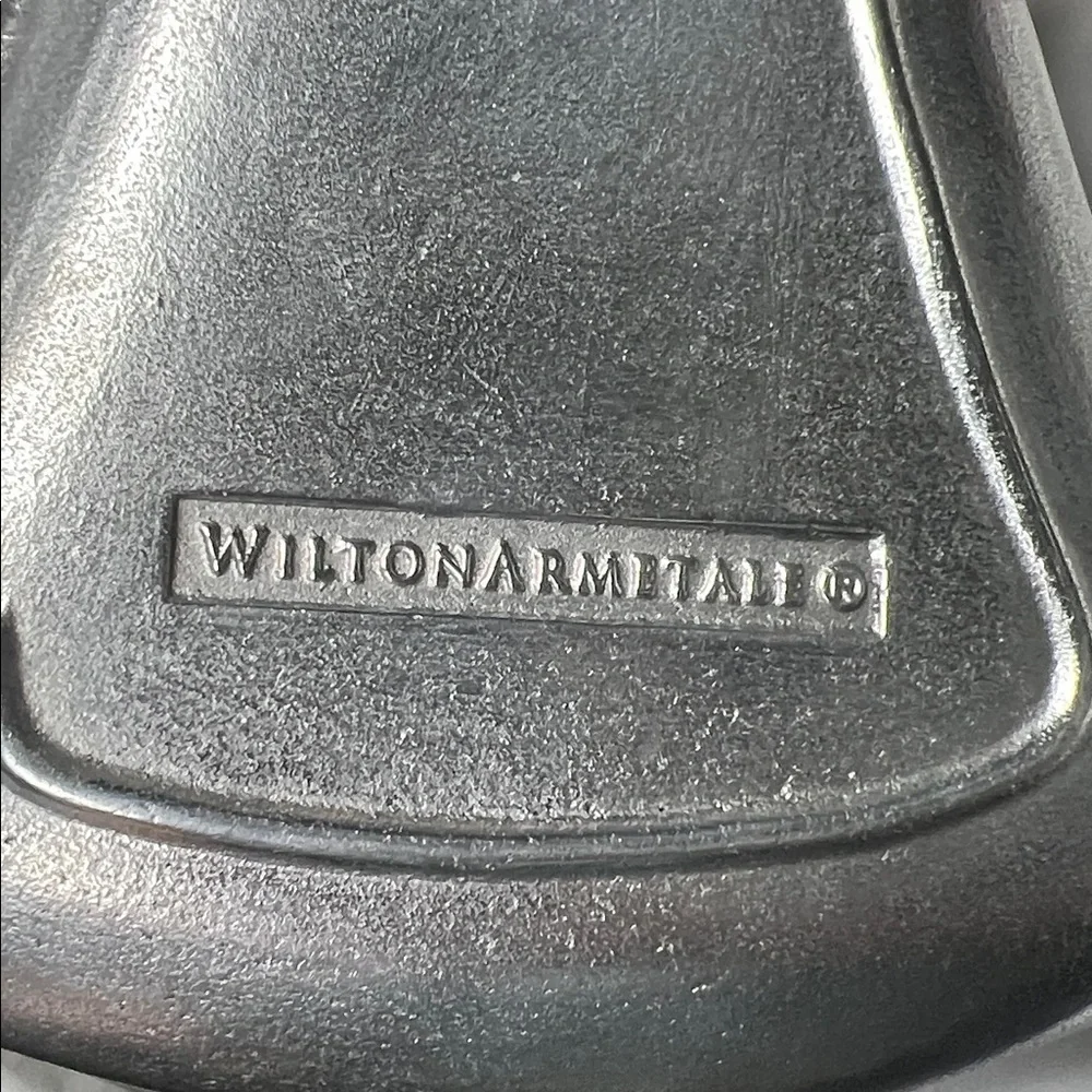 🎄 Wilton Armetale Silver Bell Shaped Holiday Tray – Decorative Serving Dish